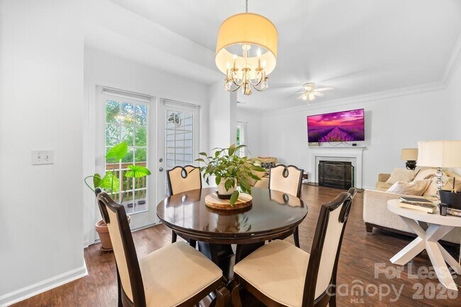 Building Photo - 124 Shorecrest Dr