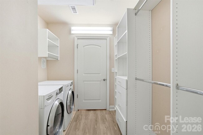 Building Photo - 701 Royal Ct