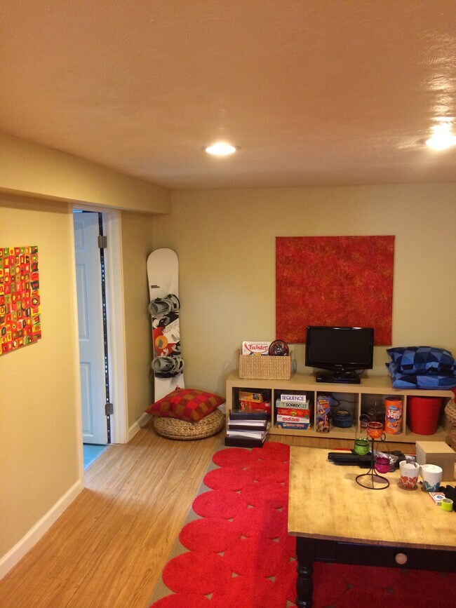 Basement Living - 1545 S Steele St