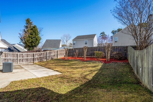 Building Photo - SINGLE FAMILY HOME- 3 Bedrooms 2.5 Baths