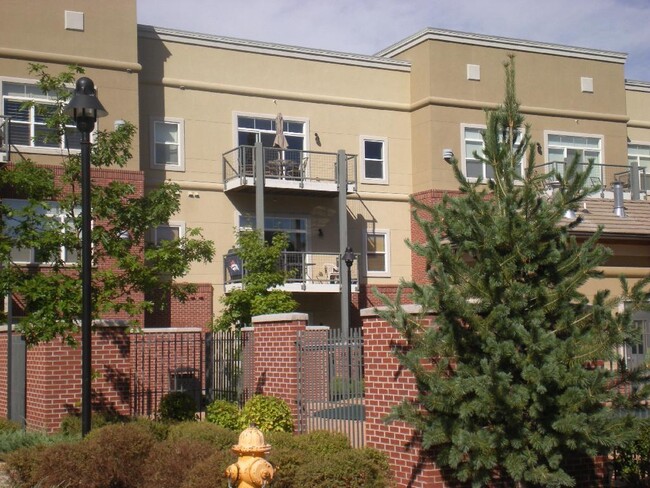 Building Photo - 2-Bed Condo in Greenwood Village with Gran...