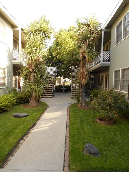 Building Photo - 11933 W Magnolia Blvd