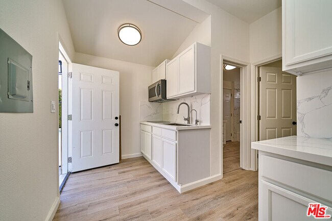 Building Photo - 347 S Highland Ave