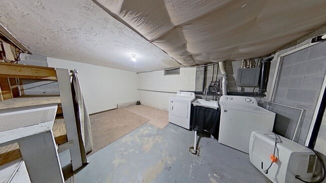 Building Photo - Charming 2 Bedroom Townhouse