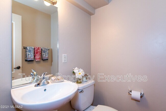 Building Photo - 2442 E Emerald Moon Dr