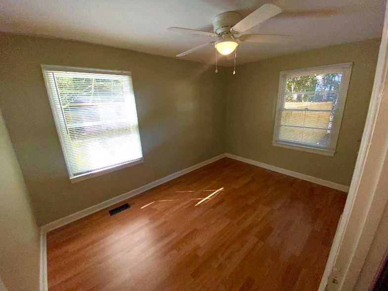 Building Photo - 717 Cornelia Dr