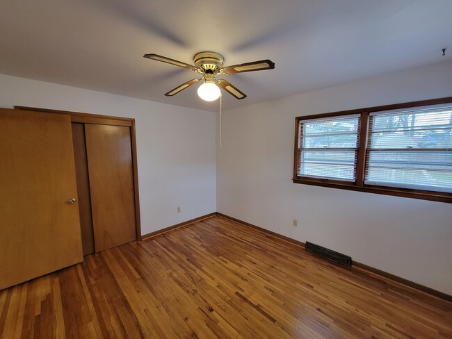 Building Photo - 2316 Royal Dr