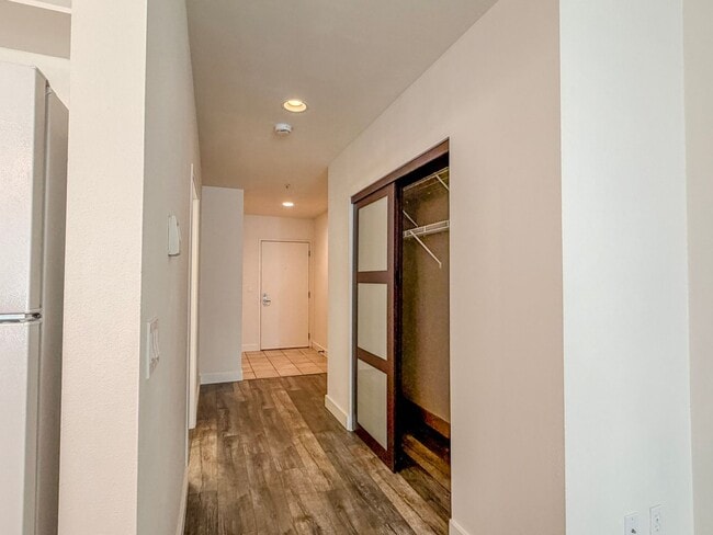 Building Photo - Great Location! 1bd/1bth Belltown Condo, $1,900/mo.