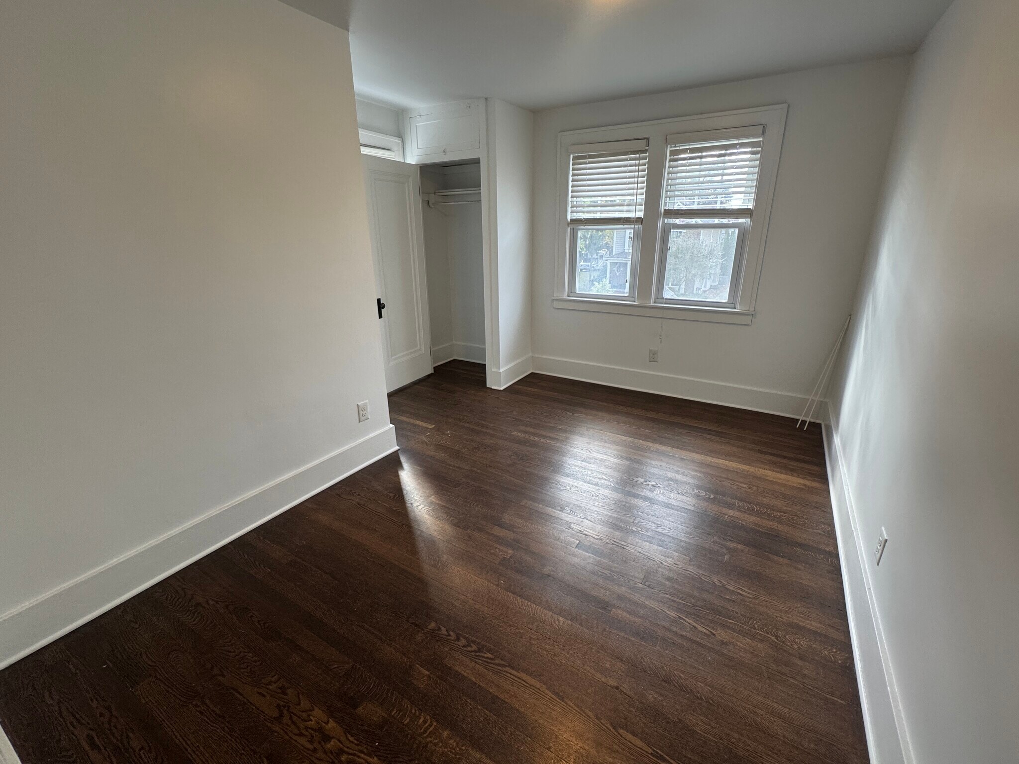 Building Photo - 827 Longfellow Ave