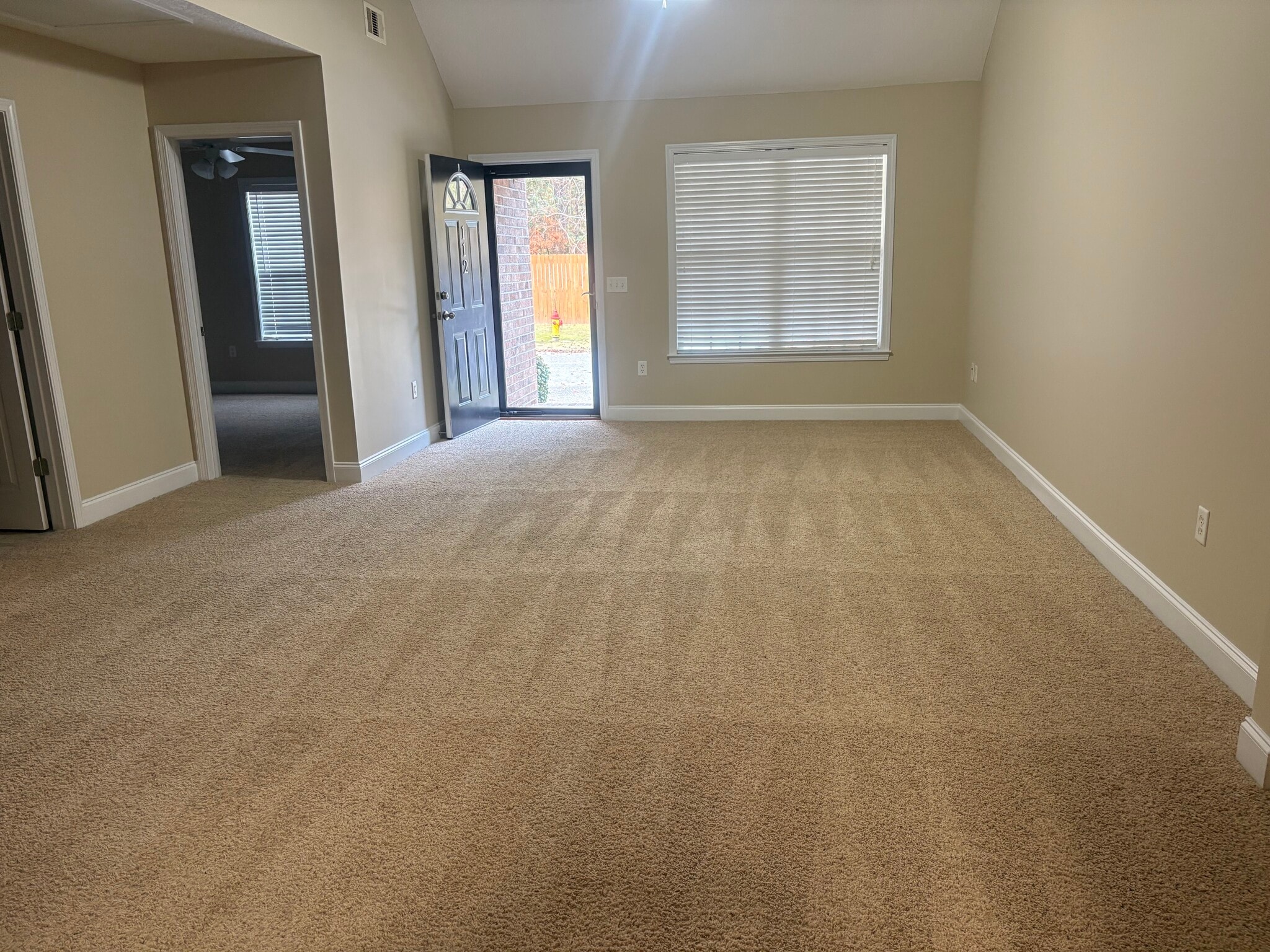 Building Photo - 112 Lakeview Commons Dr