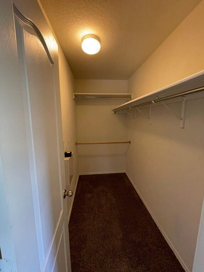 Building Photo - Beautiful 3 bedroom/2 bath in Legend Point!