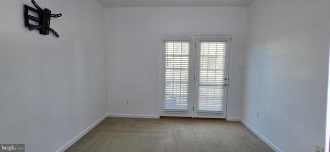 Building Photo - 5658 Virginia Ln