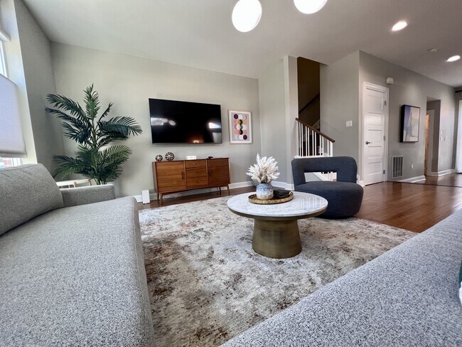 Building Photo - 130 Home St