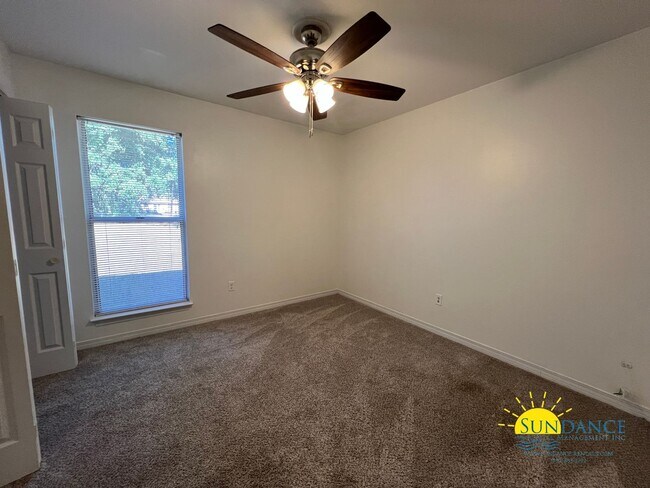 Building Photo - Gorgeous 3 Bedroom Home in Crestview!