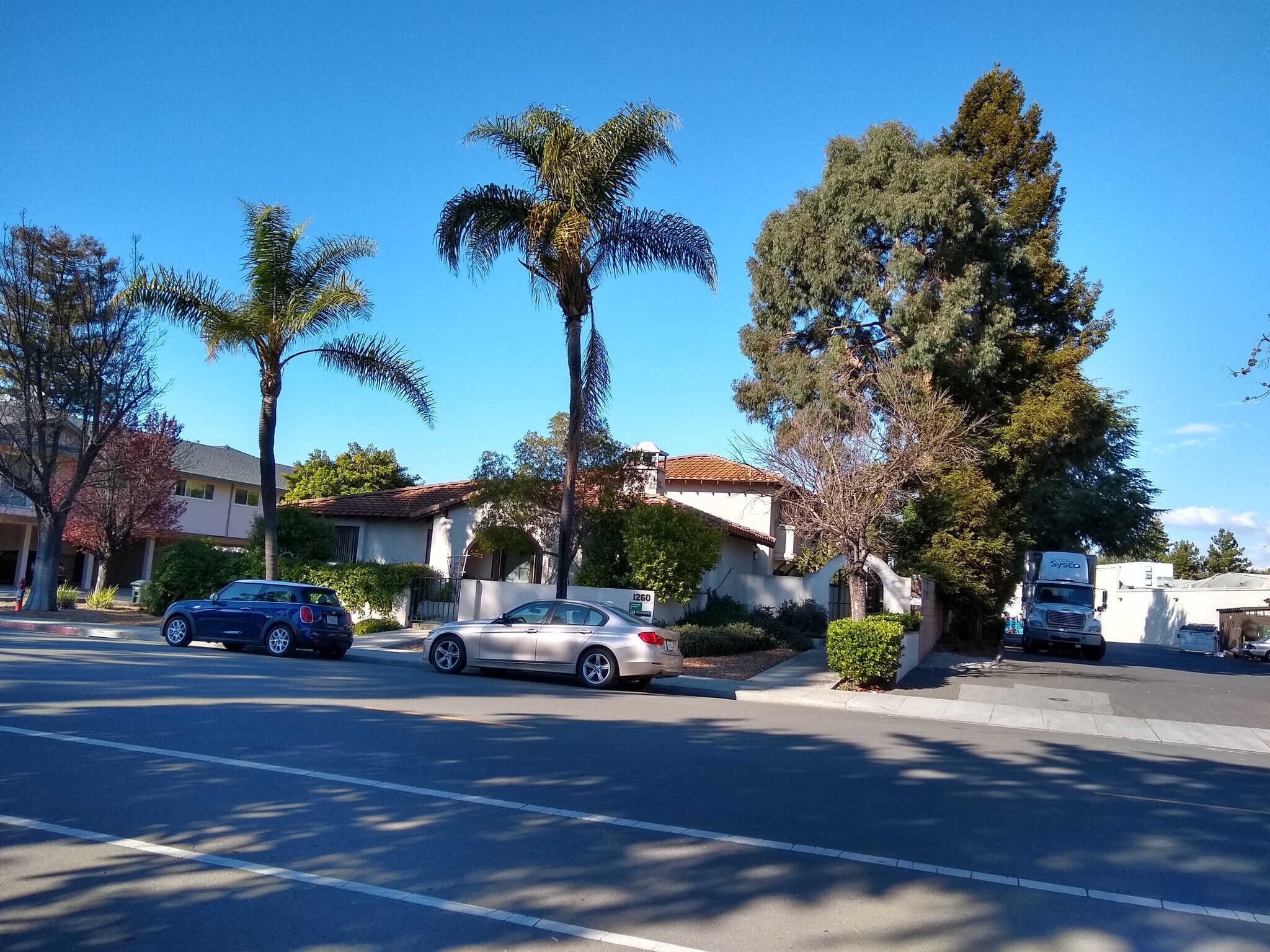 Building Photo - 1260 Montecito Ave