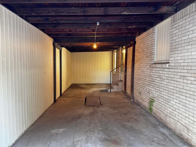 Building Photo - 2412 Dartmouth St