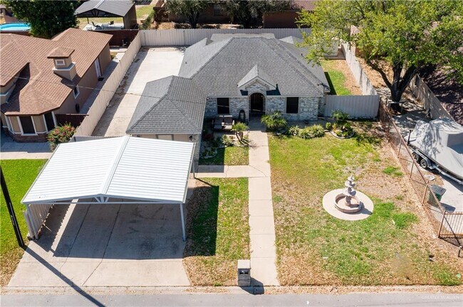 Building Photo - 20 Silverado Dr E