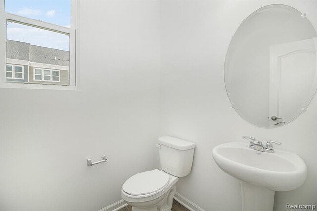 Building Photo - 43071 Atwood Ave