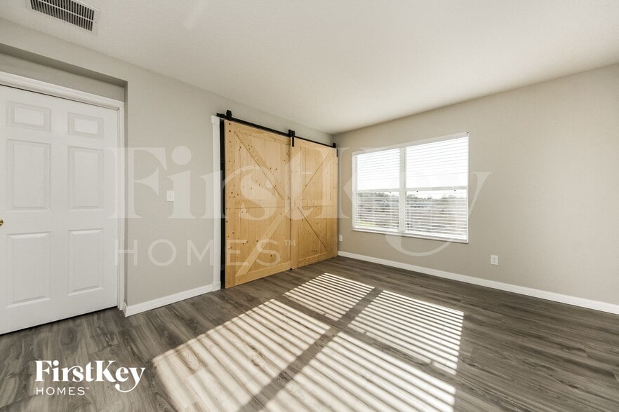 Building Photo - 796 Lakeview Pointe Dr