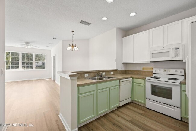 Building Photo - 12301 Kernan Forest Blvd