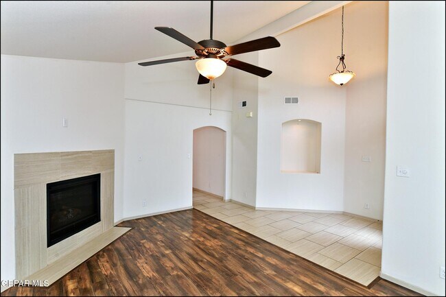 Building Photo - 5005 Moon Ranch Ln