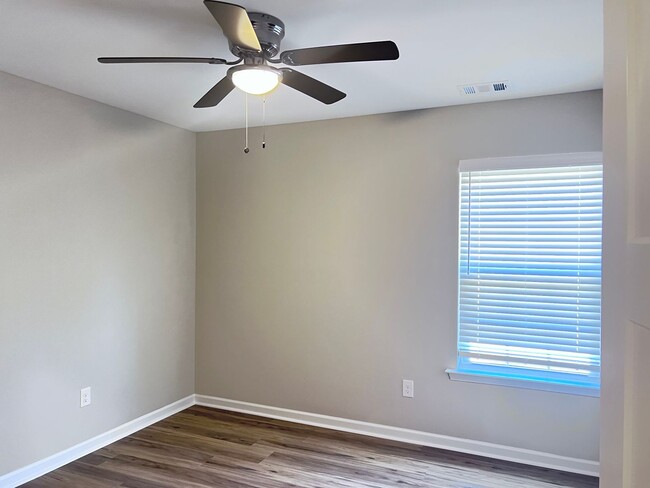 Building Photo - 631 Clary St