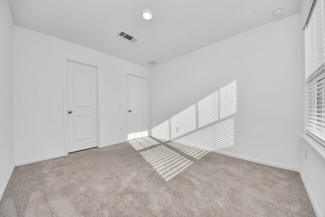 Building Photo - 25927 Chicory Dr