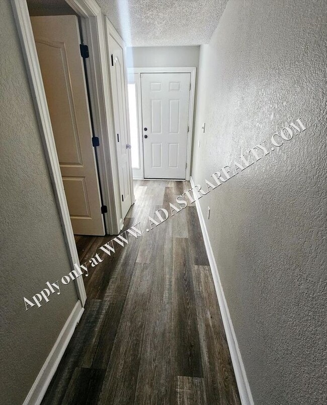 Building Photo - Beautiful Townhome in Blue Springs-Available NOW!!