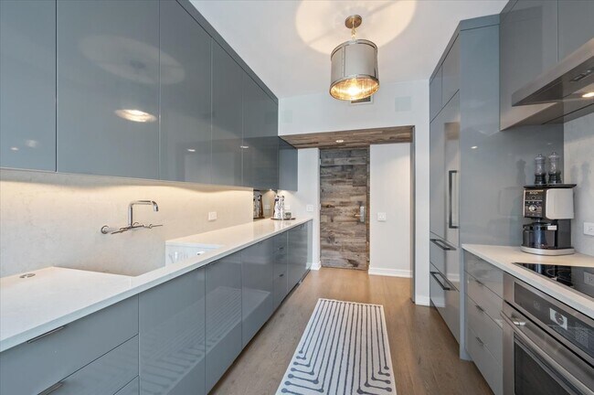 Building Photo - 1000 N Lake Shore Dr