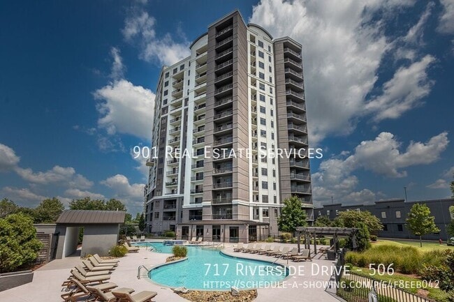 Building Photo - 717 Riverside Dr
