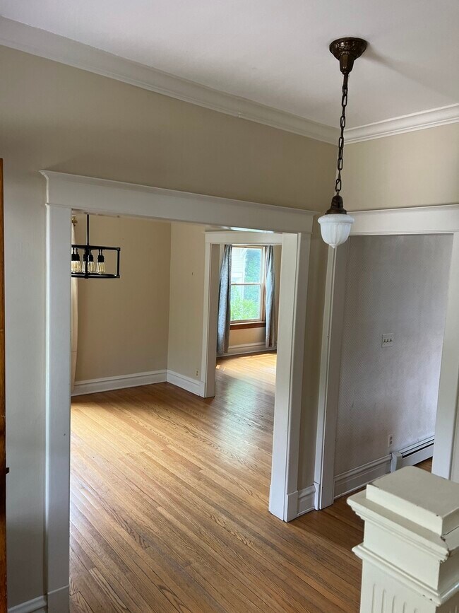 Building Photo - 918 N Dunton Ave