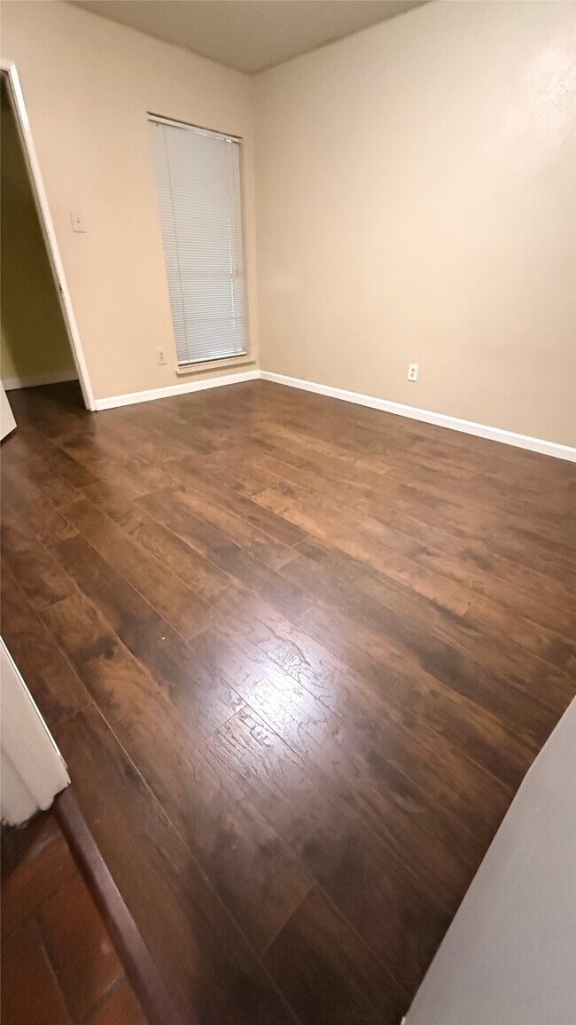 Building Photo - 16915 Grampin Dr