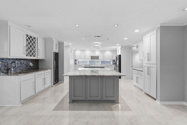 Building Photo - 3338 Prospect St