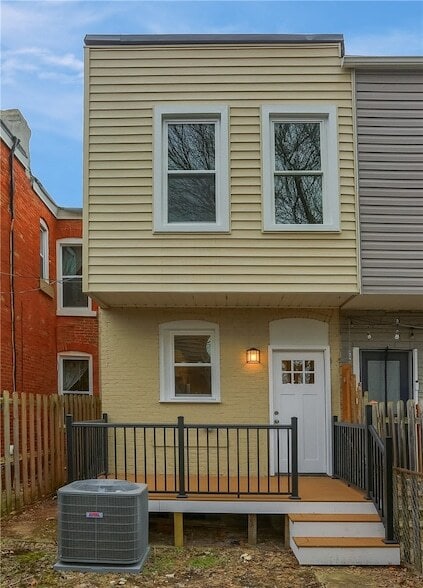 Building Photo - 5619 Hays St