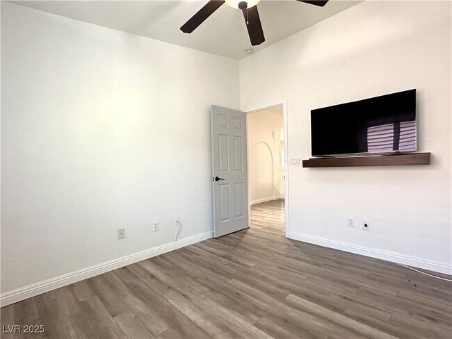 Building Photo - 2434 Amoretti St