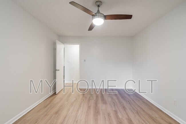 Building Photo - 2539 Stockbridge Dr
