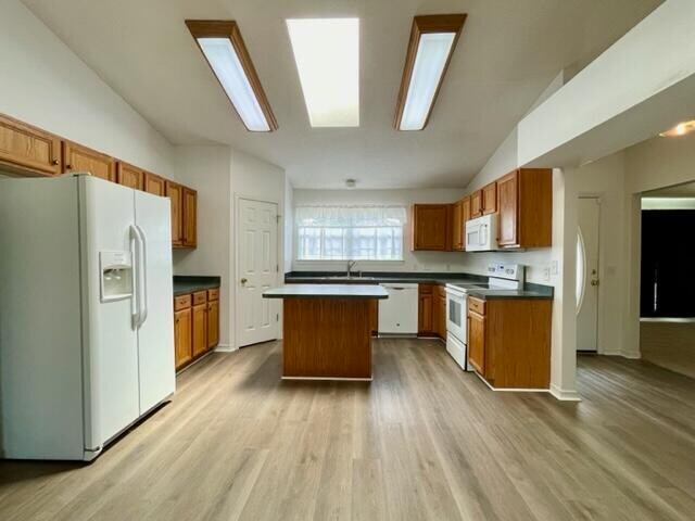 Building Photo - 1221 Northview Dr