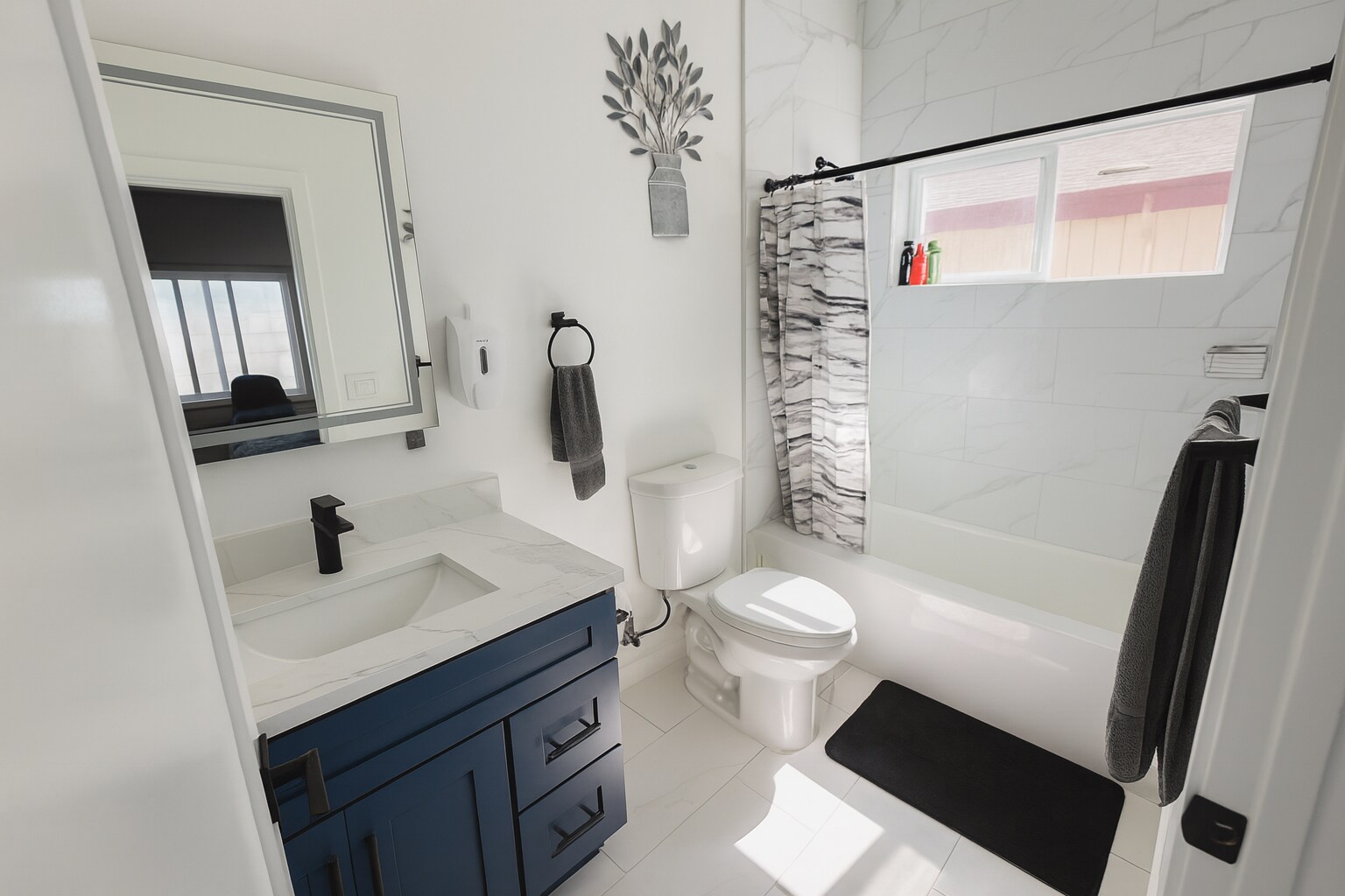 Building Photo - 663 1st Ln