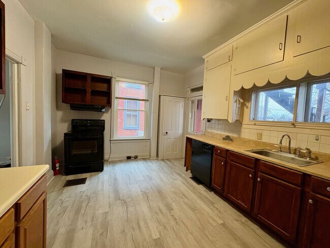 Building Photo - 28 S Church St