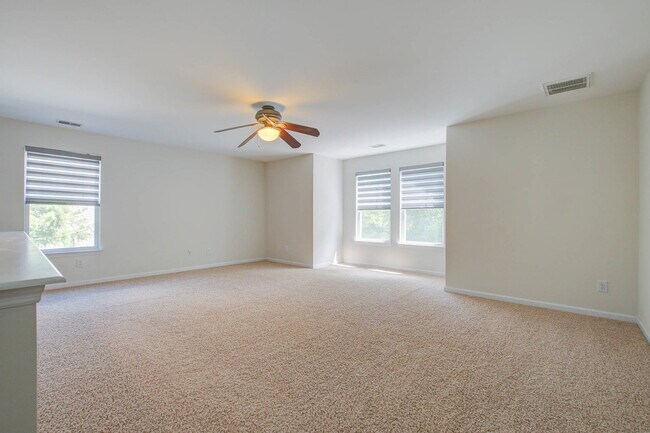 Building Photo - 2217 Daniel Island Dr