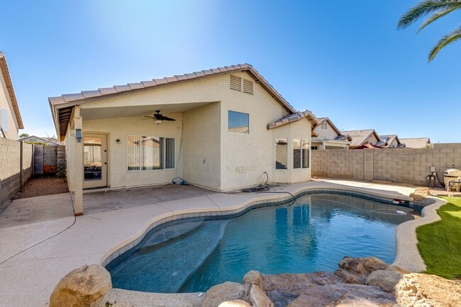 Building Photo - Charming 4-Bedroom Peoria Home with Private Pool – Great Location!