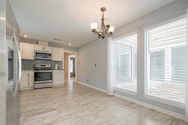 Building Photo - 13322 Pantano Dr