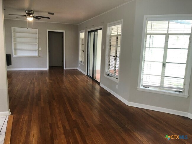 Building Photo - 1175 Canyon Dr