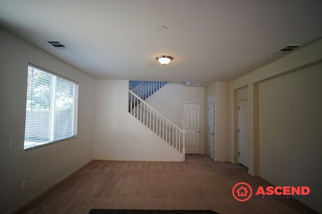 Building Photo - Stunning 4 Bed, 2.5 Bath Home with Pool Access | Southwest Bakersfield