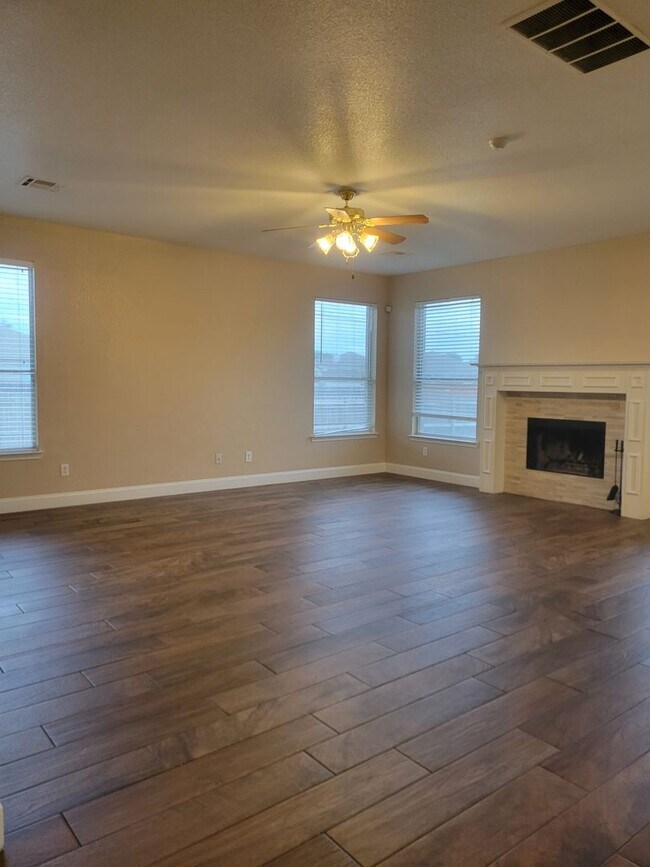 Building Photo - HUGE 4-5 BEDROOM IN HARKER HEIGHTS - OVER 2700 SQ FT