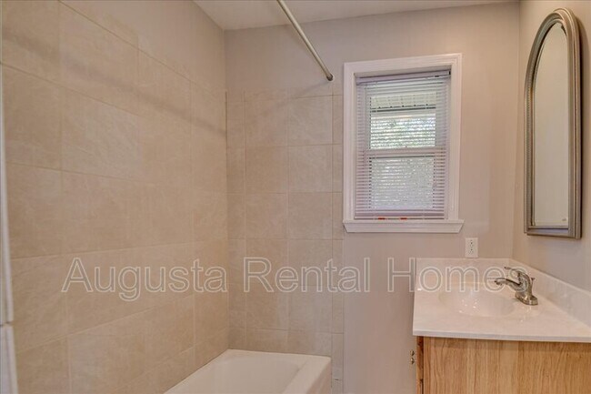 Building Photo - 1436 Spring Hill Terrace