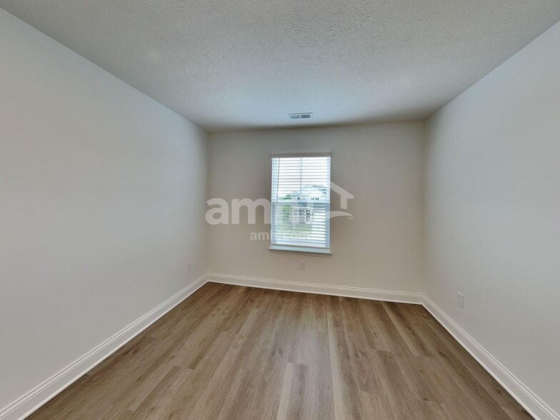 Building Photo - 9199 Henley Ave