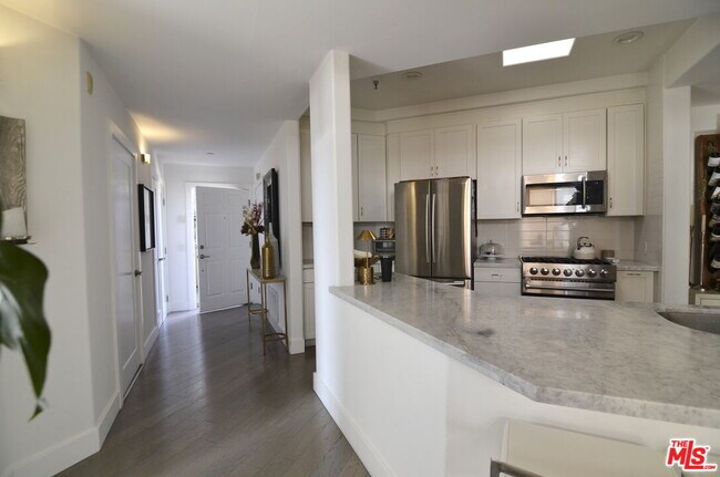 Building Photo - 5703 Laurel Canyon Blvd