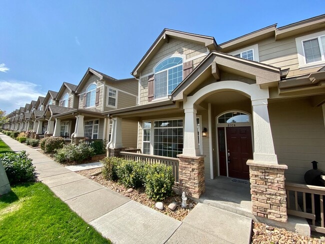 Building Photo - Fantastic Highlands Ranch Townhome - 3bed, 2.5 bath - End Unit