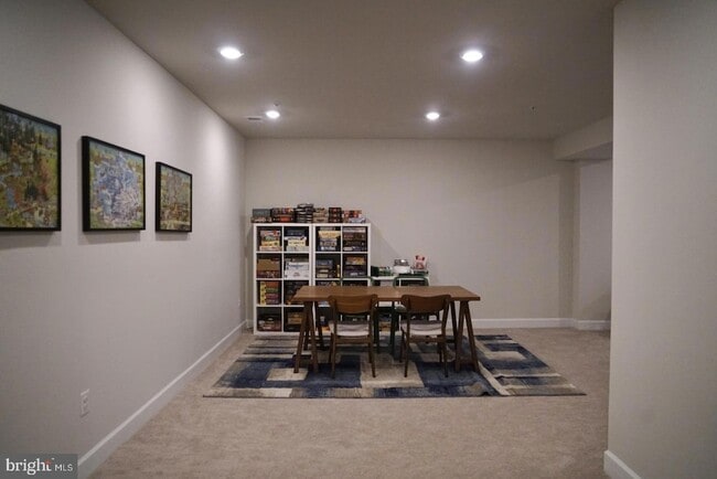 Building Photo - 730 Quarry Point Rd